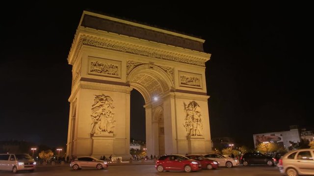 a nighttime close up view of the arc de triomphe de l'etoile, one of the most famous monuments in paris