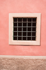 Finestra con inferiate, esterni