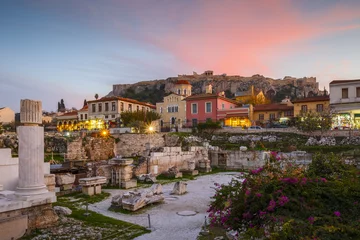 Tafelkleed Remains of Hadrian's Library and Acropolis in the old town of Athens, Greece.    © milangonda