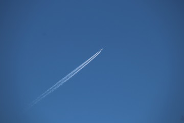 Kondensstreifen Flugzeug