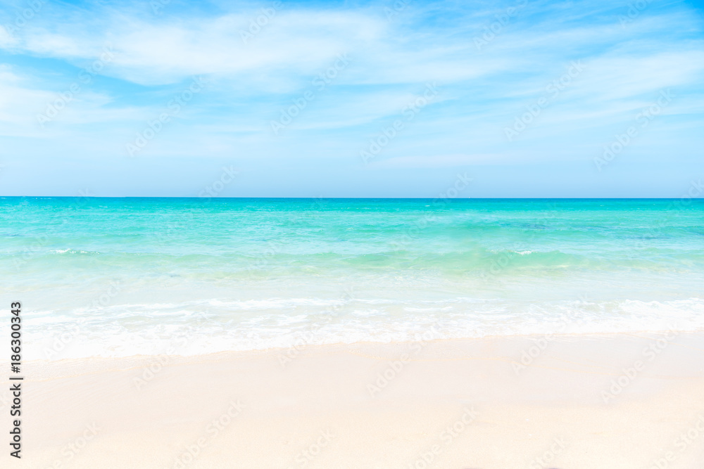 Wall mural summer beach. empty sea and beach background with copy space. summer concept