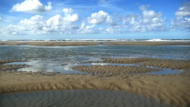 Bassa marea sulla spiaggia delle isole Frisone