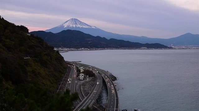 薩埵峠より望む富士山と東海道