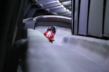 Photo sur Plexiglas Sports dhiver Bob l& 39 excès de vitesse dans un canal de glace
