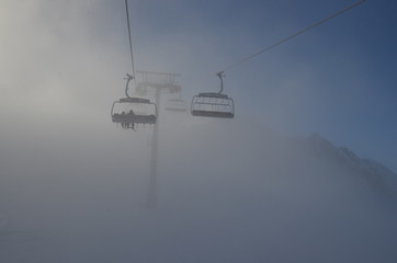 T&eacute;l&eacute;si&egrave;ge entre soleil et brouillard