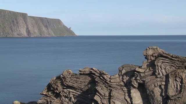 Norwegen, Norge, Honningsv&aring;g, Nordkapp, Mager&oslash;ya, Skarsv&aring;g, Kirkeporten, Kirchenpforte, Horn, Nordkapphorn, Mefjord, Vestfjord, Ford, Klippe, Loch, Naturjuwel
