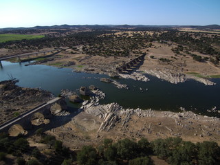 El puente de Ajuda  entre  Olivenza (España) y Elvas (Portugal). Construido por el rey Manuel I en...
