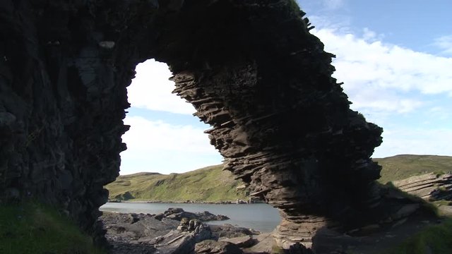 Norwegen, Norge, Honningsv&aring;g, Nordkapp, Mager&oslash;ya, Skarsv&aring;g, Kirkeporten, Kirchenpforte, Horn, Nordkapphorn, Mefjord, Vestfjord, Ford, Klippe, Loch, Naturjuwel