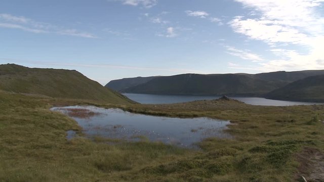 Norwegen, Norge, Honningsv&aring;g, Nordkapp, Mager&oslash;ya, Skarsv&aring;g, Dorf, Fischerdorf, n&ouml;rdlichstes Fischerdorf, Stra&szlig;e, Beleuchtung, Bucht, Haus, H&auml;user, Kutter, Fischkutter