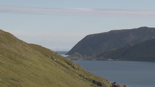 Norwegen, Norge, Honningsv&aring;g, Nordkapp, Mager&oslash;ya, Skarsv&aring;g, Dorf, Fischerdorf, n&ouml;rdlichstes Fischerdorf, Stra&szlig;e, Beleuchtung, Bucht, Haus, H&auml;user, Kutter, Fischkutter