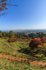 秋の春日山城の天守跡からみた風景