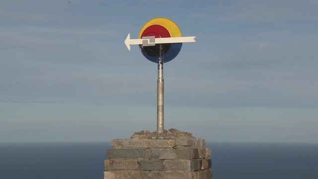 Norwegen, Norge, Nordkapp, Nordkap, Finnmark, Honningsv&aring;g, Mager&oslash;ya, Mager&oslash;y, Norden, n&ouml;rdlichster Punkt Europas, Kugel, Denkmal, Klippe, Schiefer, Barentsee