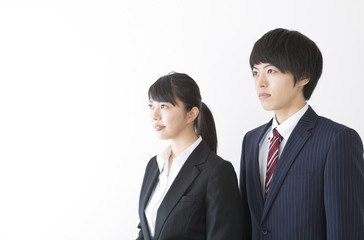 ビジネス男女　真剣な表情　イメージ