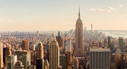Foto auf Acrylglas New York Manhattan Midtown Skyline mit beleuchteten Wolkenkratzern bei Sonnenuntergang. NYC, USA
