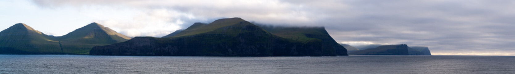 Mystische Klippen - Färöer Inseln (2)