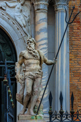 Impressionen aus Venedig - Statuen am Arsenal