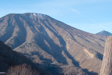 Fototapeta premium 青く晴れた空と山の頂上