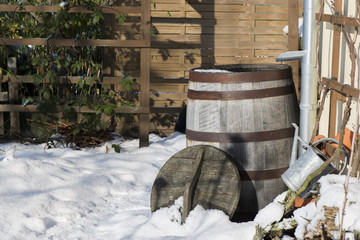 Winter - Regentonne im Winter