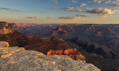 Fototapeta na wymiar Sunrise over the Grand Canyon
