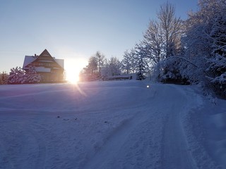Zimowy poranek na wsi © michalsen