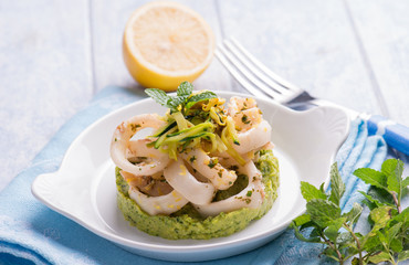 rings squid with  and grated lemon over zucchinis cream