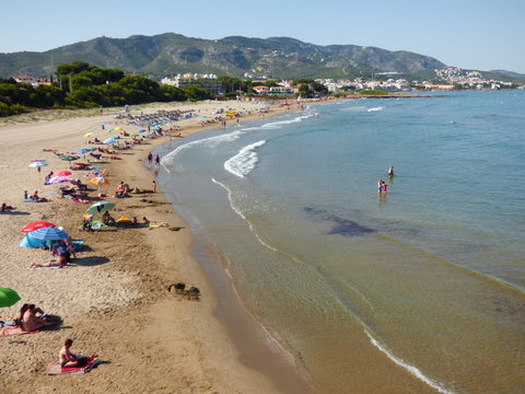Playa de Alcossebre o Alcocéber, población perteneciente al municipio de Alcalá de Chivert en la provincia de Castellón, España
