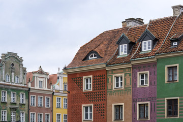 Fototapeta na wymiar Colorful tenement houses in historic main square of Poznań, Poland