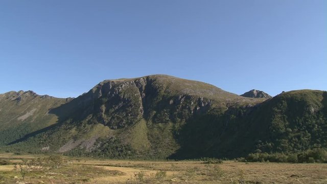 Norwegen, Norge, Lofoten, Hogsund, Hoven, Vicker&oslash;y, K&uuml;ste, Ufer, Insel, Dorf, Siedlung, Gims&oslash;ya, Gims&oslash;ysand, Torf, Torfmoor, Tundra, Gipfel, Dreieck