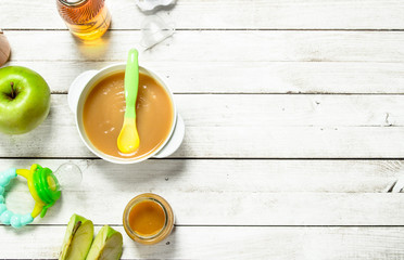 Baby food. Baby puree from fresh green apples.