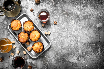 Honey muffins with fragrant tea.
