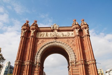 Obraz premium The historic Arc de Triomf in Barcelona, Spain on November 1, 2017. It was built in 1888 as the entrance to the Barcelona World Exposition.