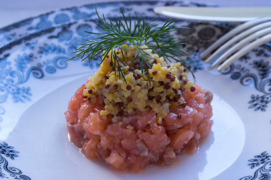 Lachstartar mit Quinoa