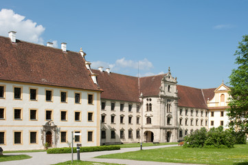 Fototapeta na wymiar Konventgebäude des Klosters Obermarchtal