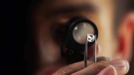 Diamond examination,examining diamond thoroughly through loupe