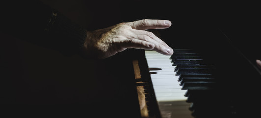 Fototapeta na wymiar piano, hands, musical instrument