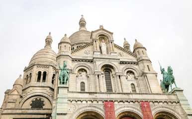Fototapeta na wymiar Sacre Coeur Basilica at Montmartre in Paris, France