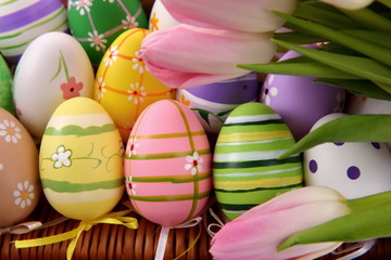 Fototapeta na wymiar Decoration for the Easter holiday in which I mainly find Easter eggs and weed tulips. 