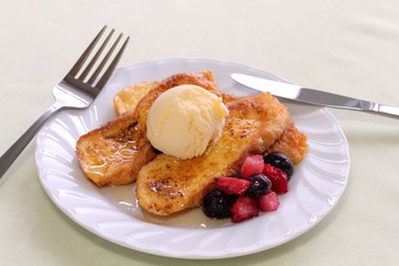 フレンチトースト（バニラアイス添え）