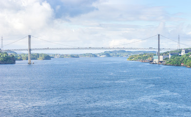 Hängebrücke zwischen den Inseln am Stadtrand von Bergen, Norwegen
