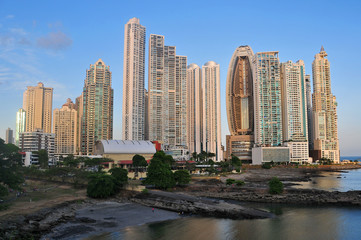 View of Panama City   © robnaw