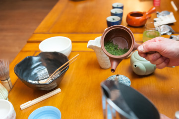 Making japanese green tea