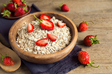 Oatmeal with strawberries