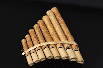 Flauta hecha con bambú.