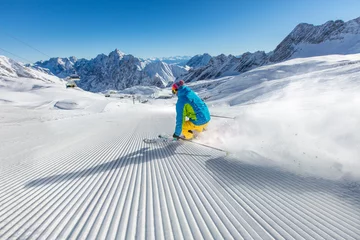 Papier Peint photo Lavable Sports dhiver Skieur de descente en haute montagne