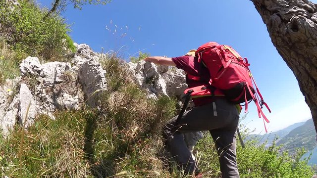 Trekking sulla parete di roccia