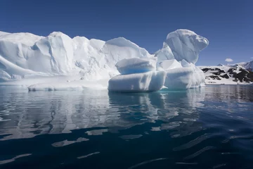 Schilderijen op glas Iceberg in Cuverville Bay - Antarctica © mrallen