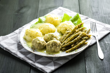 Meatballs in dill sauce