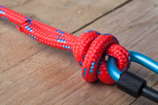 Fishermans Knot with Red Rope on Carabiner
