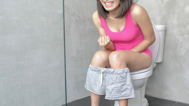 woman feel pain with constipation