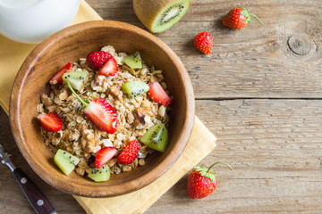granola with fresh fruits